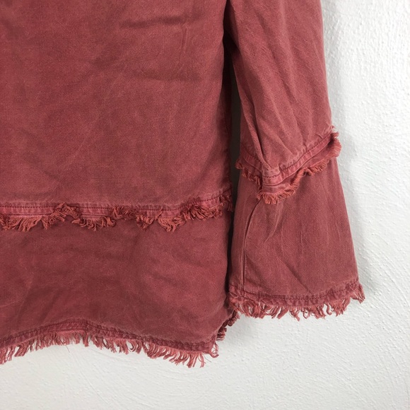 Cloth & Stone V-Neck Frayed Chambray Mauve Blouse - Picture 8 of 9